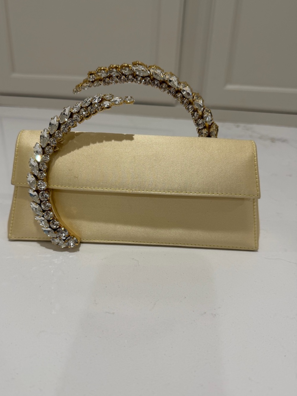 L'alingi Karma Crystal Handle Satin
Clutch Bag